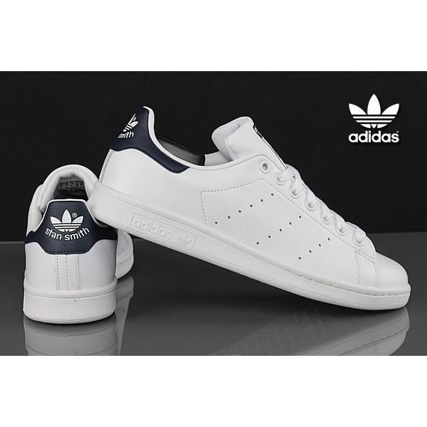 stan smith blanche et bleu marine