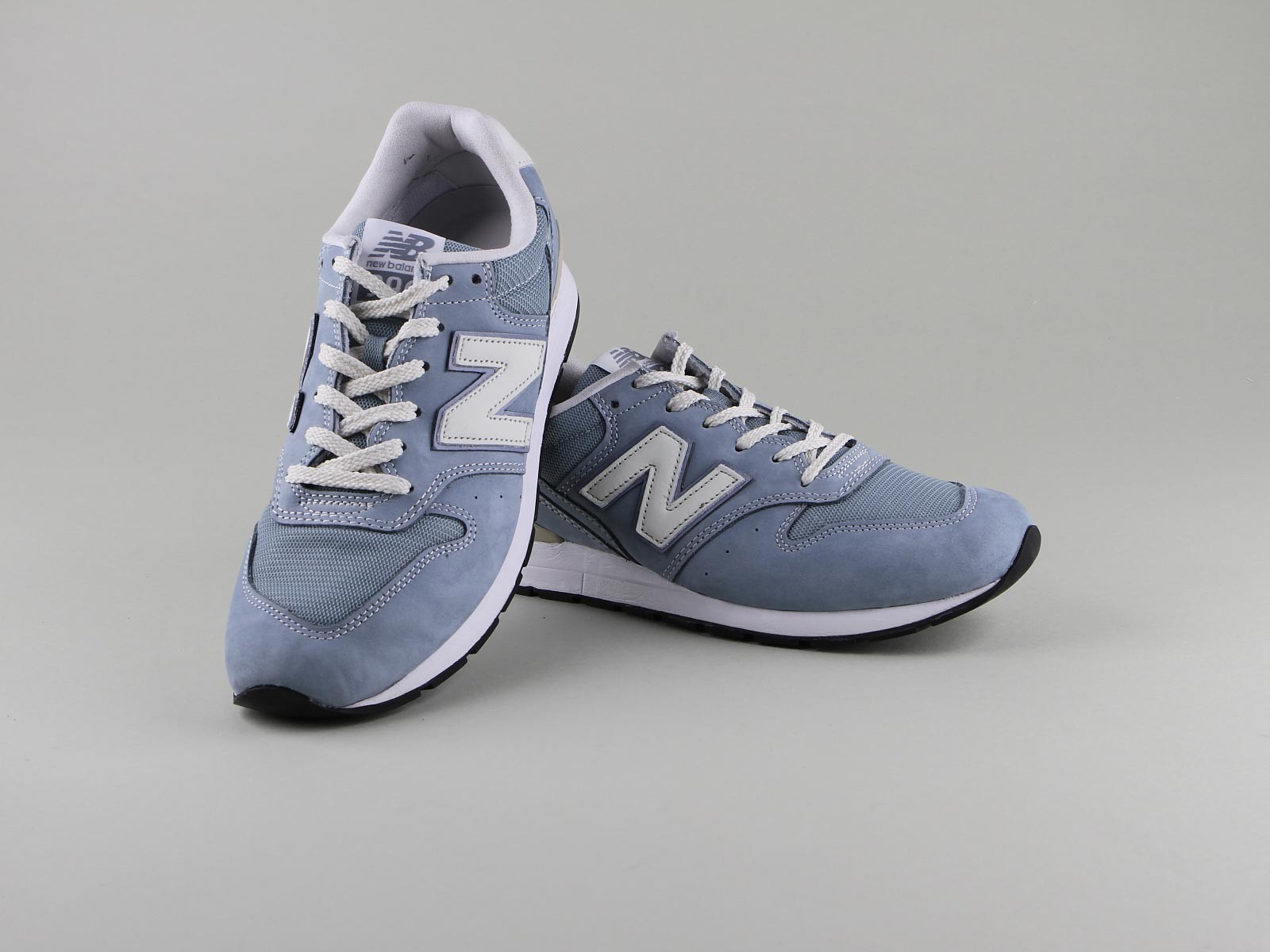 lacets new balance gris